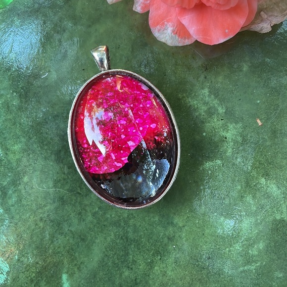 Oval Pendant Handmade Alcohol Ink Art Under Glass Set With MATCHING EARRINGS TOO - Picture 1 of 3